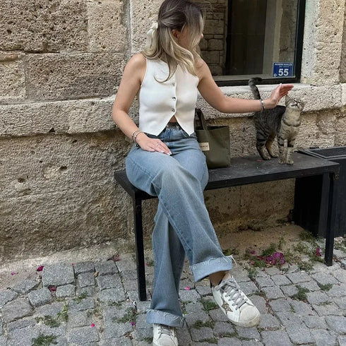 TRAF Women’s Elegant Cropped Knitted Tank Vest – Short Button-Decorated Sleeveless Casual Summer Top in Solid White and Blue for Modern Seasonal Styling