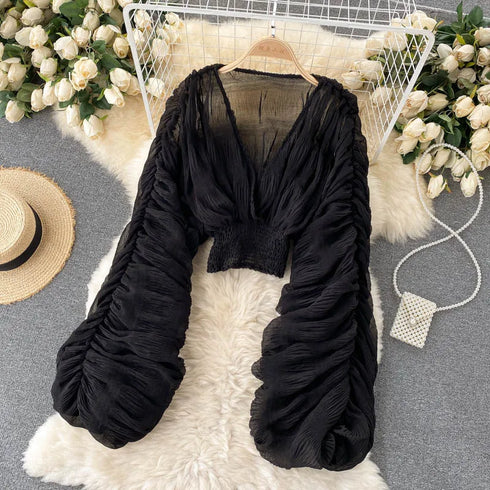 Short-Length Lightweight Pullover with Fold Detailing and Slim Fit Design for Ages 18–35 in Solid Polyester Fabric