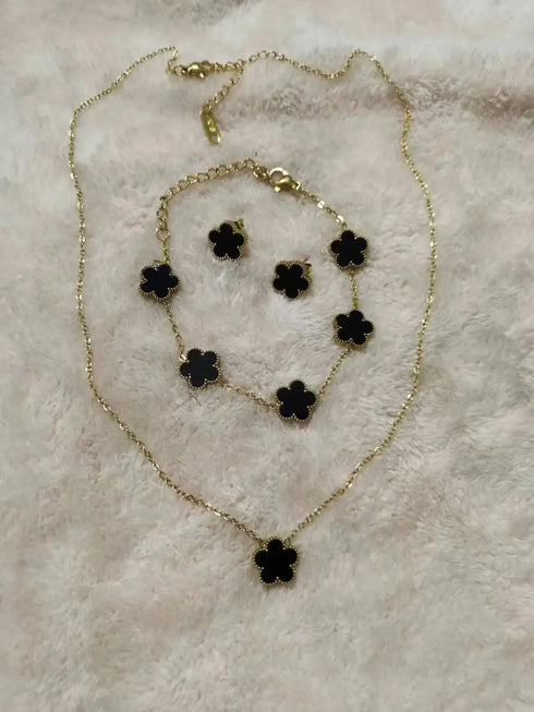 Adjustable Gold-Plated Stainless Steel Plant Flower Bracelet for Women – Trendy Clover Design with Five Leaf Petals, Waterproof & Anti-Allergic Jewelry Gift