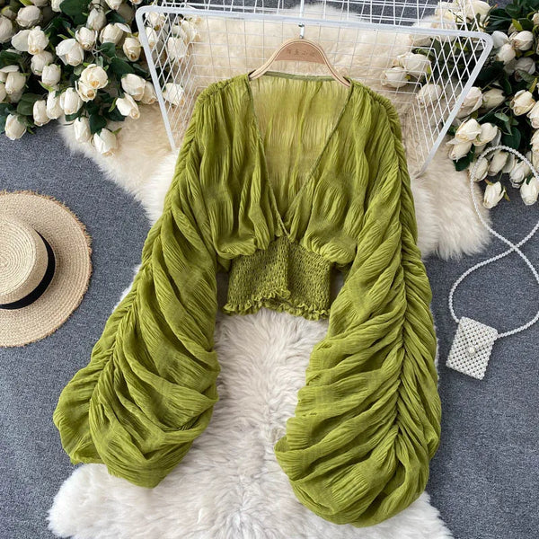 Short-Length Lightweight Pullover with Fold Detailing and Slim Fit Design for Ages 18–35 in Solid Polyester Fabric