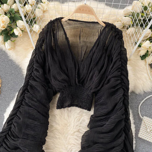 Short-Length Lightweight Pullover with Fold Detailing and Slim Fit Design for Ages 18–35 in Solid Polyester Fabric