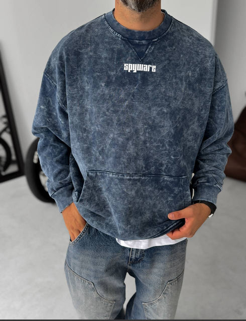 Unisex Oversize Sweatshirt with Pouch Pocket and Spray-Paint Design